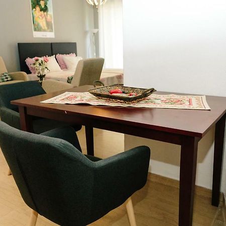 Cosy Downtown Studio - Suite Komotini Bagian luar foto