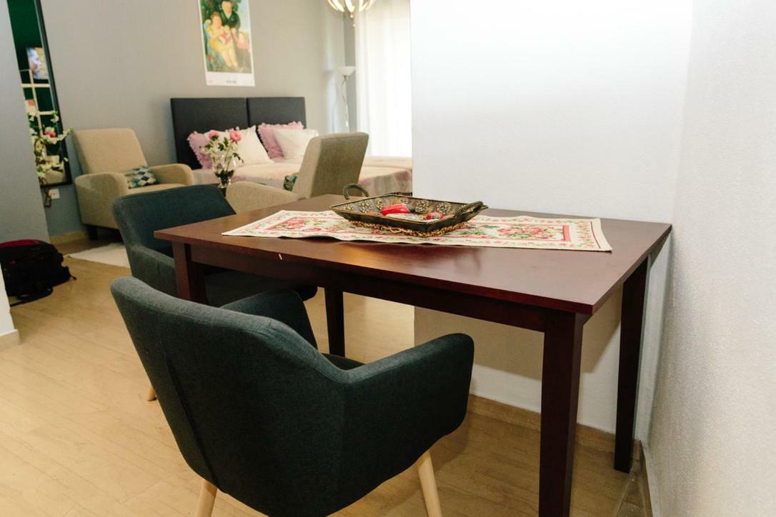 Cosy Downtown Studio - Suite Komotini Bagian luar foto
