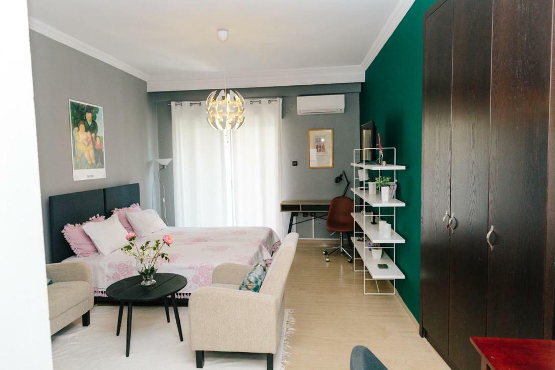 Cosy Downtown Studio - Suite Komotini Bagian luar foto