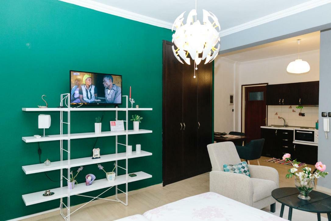 Cosy Downtown Studio - Suite Komotini Bagian luar foto