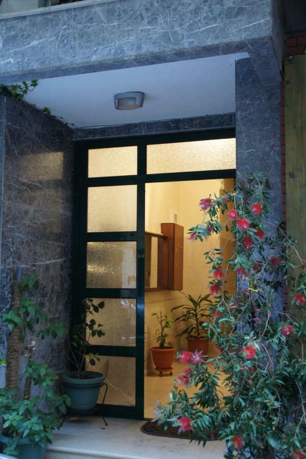 Cosy Downtown Studio - Suite Komotini Bagian luar foto